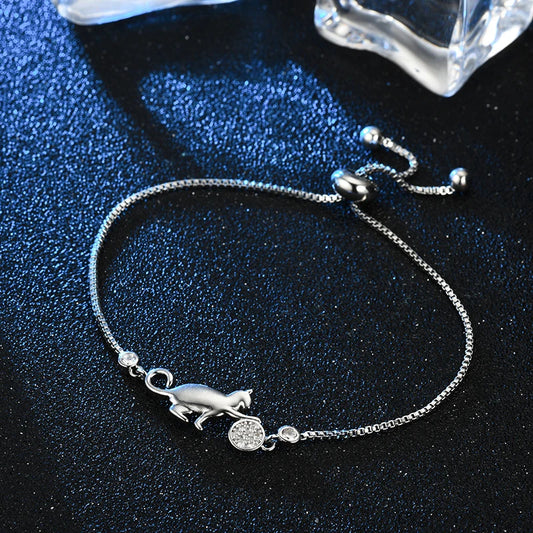 "🐾 Brillante Legame d'Amore: Il Bracciale Gatto per San Valentino! 🌹💖"